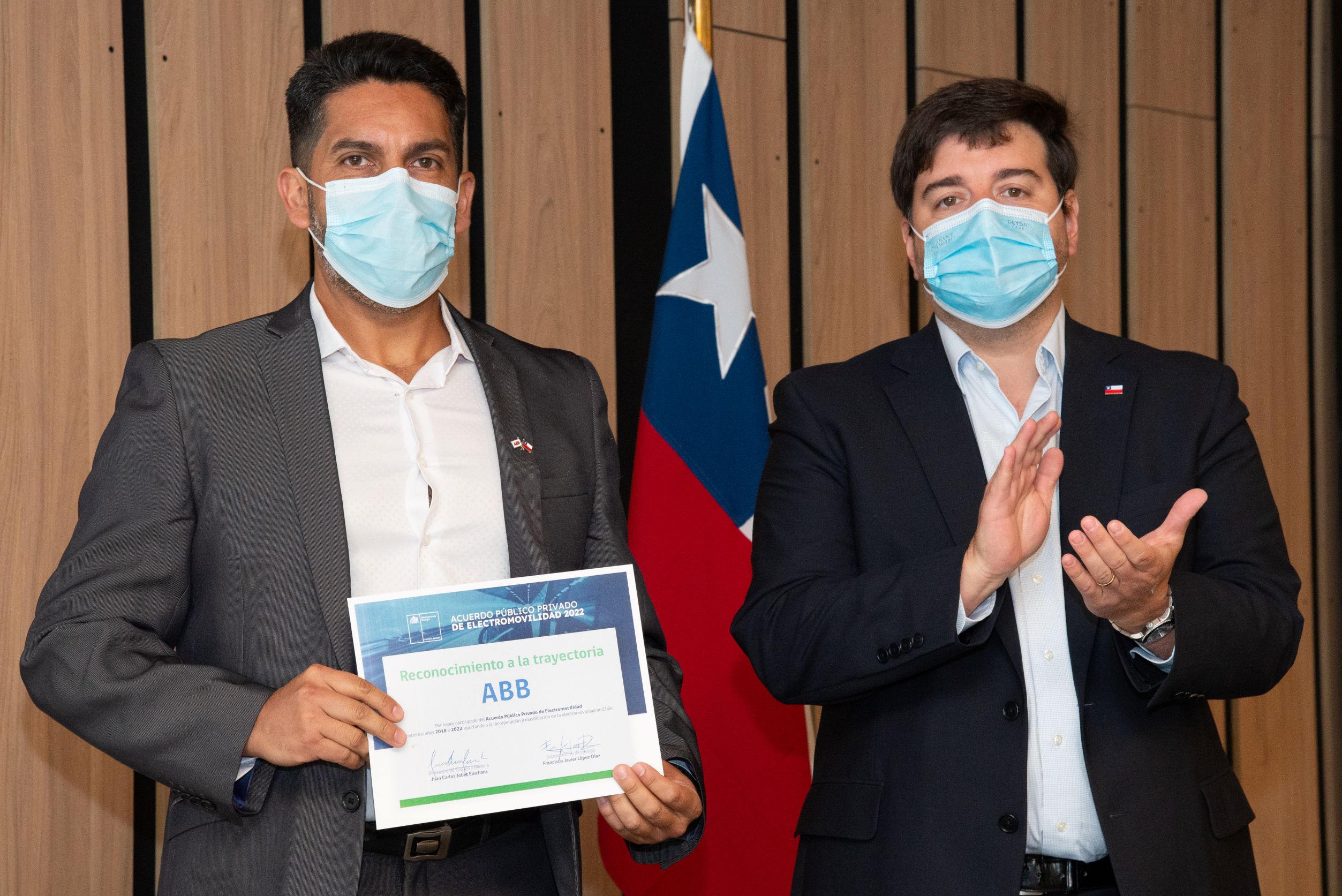 ABB en Chile recibe reconocimiento a la trayectoria en quinta versión de Acuerdo Público-Privado de Electromovilidad