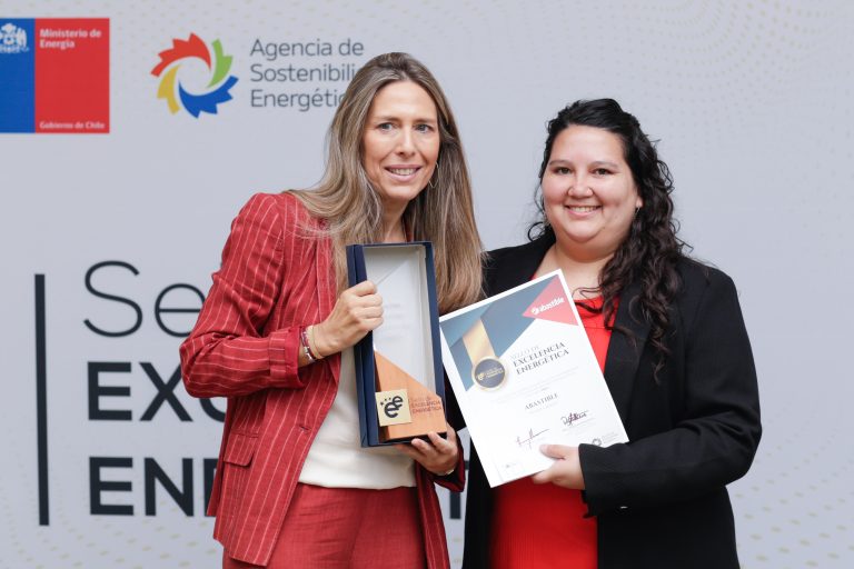 Paula Frigerio de Abastible y Rosa Riquelme directora de la agencia de sostenibilidad