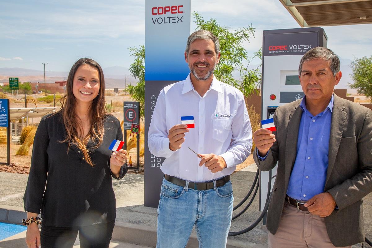 Copec y Albemarle inauguran primera electrolinera de carga rápida en San Pedro de Atacama