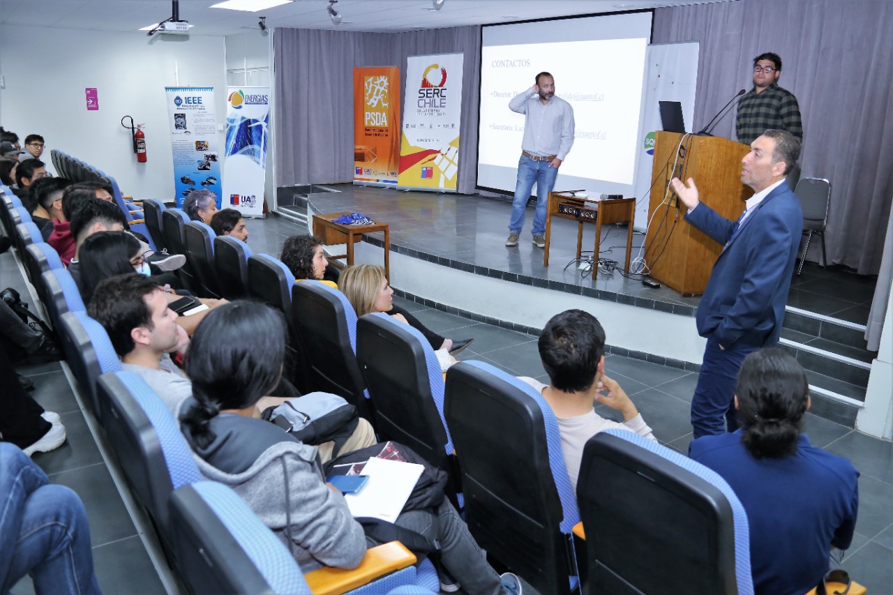 Docentes y expertos participan en seminario de energías en la Universidad de Antofagasta