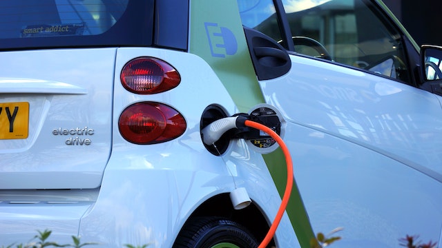 ¿Cómo saber cuál es la verdadera huella de carbono de un auto eléctrico?