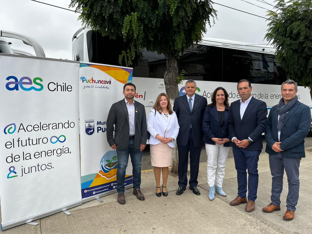 AES Chile y municipalidad de Puchuncaví ponen en circulación buses eléctricos para la comuna