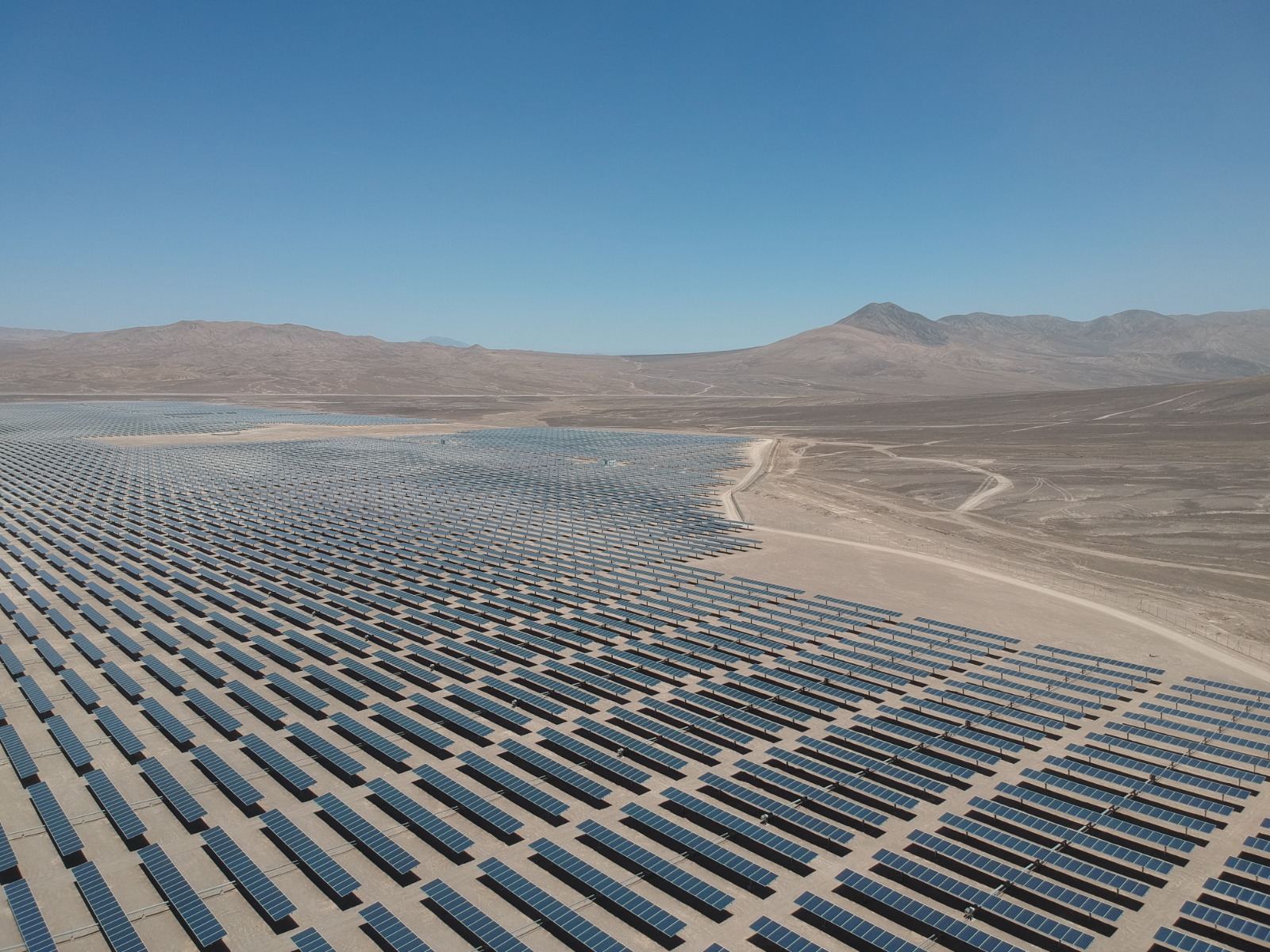 AES Andes adquiere Parque Bolero Solar y suma 249 MW fotovoltaicos en Antofagasta