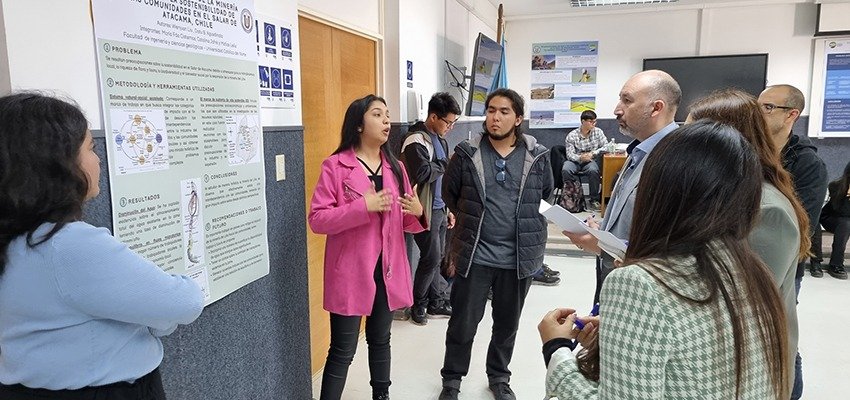 Estudiantes UCN presentan investigaciones y posters sobre aplicaciones y perspectivas del litio