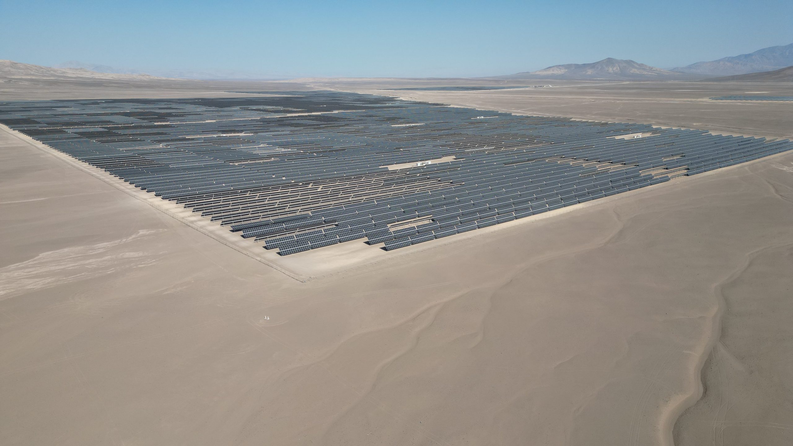Enel firma con Sonnedix contrato de venta de plantas solares