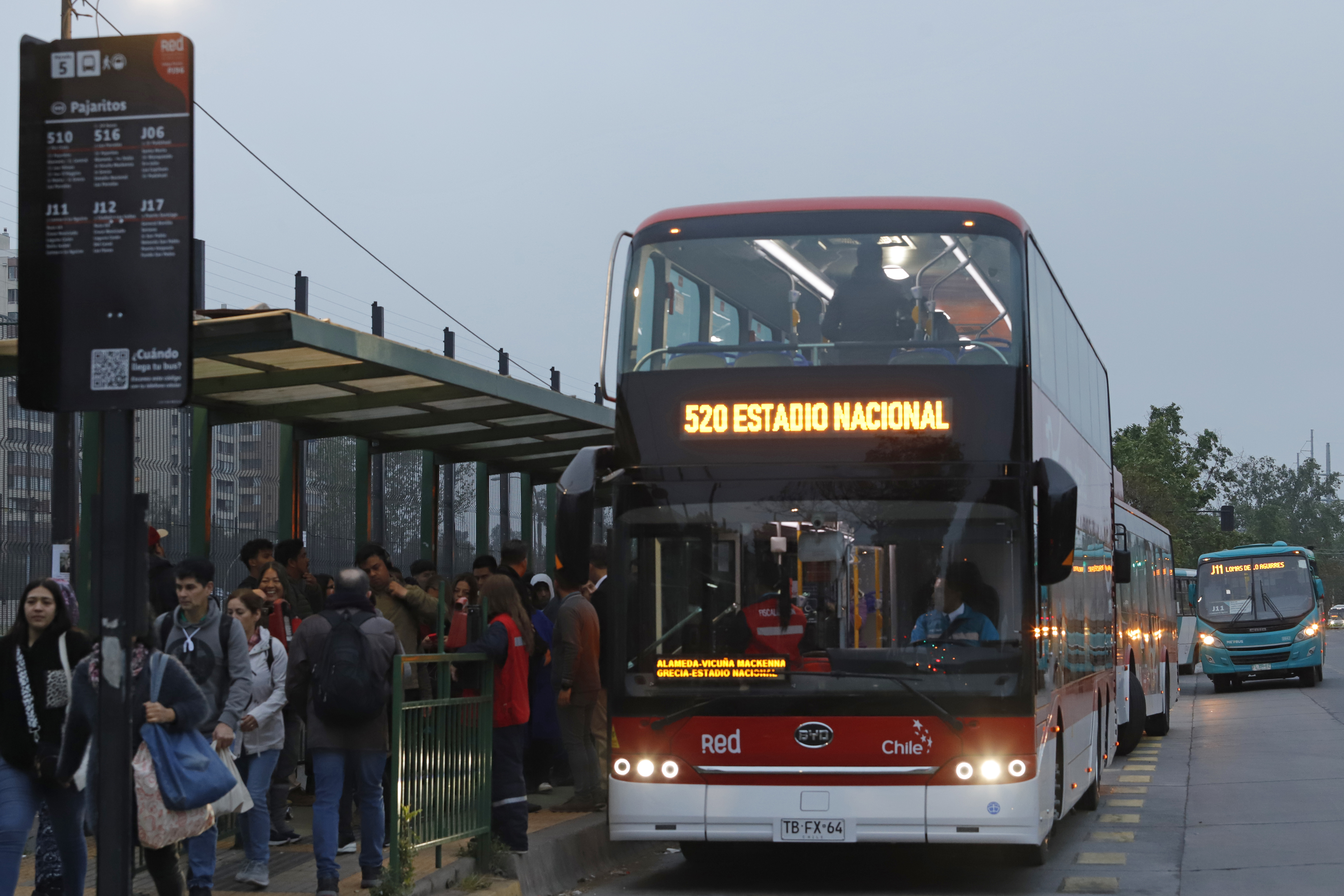 Autoridades destacan debut de buses eléctricos de dos pisos de Red Movilidad