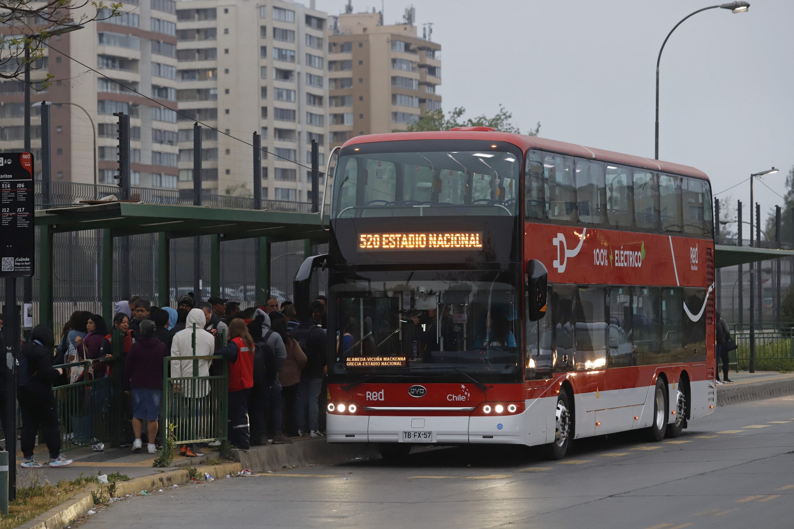 Autoridades destacan debut de buses eléctricos de dos pisos de Red Movilidad