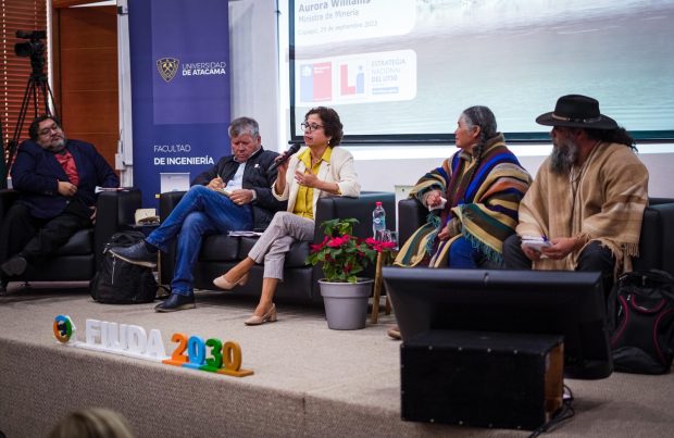 Estrategia Nacional del Litio: Ministra Williams anuncia que primeros procesos participativos serán en Atacama