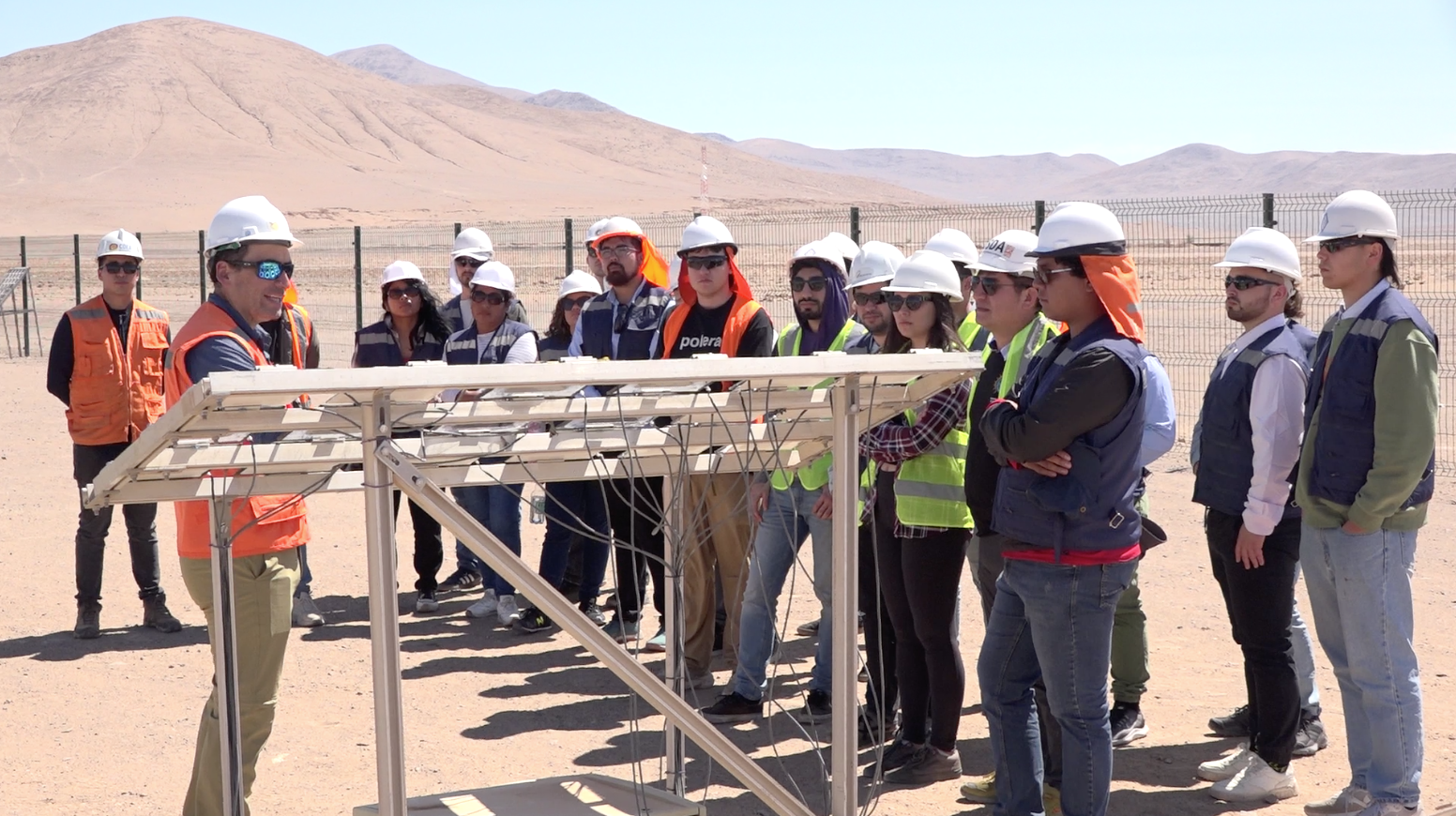 Antofagasta: Investigadores en formación de SERC Chile visitan instalaciones solares
