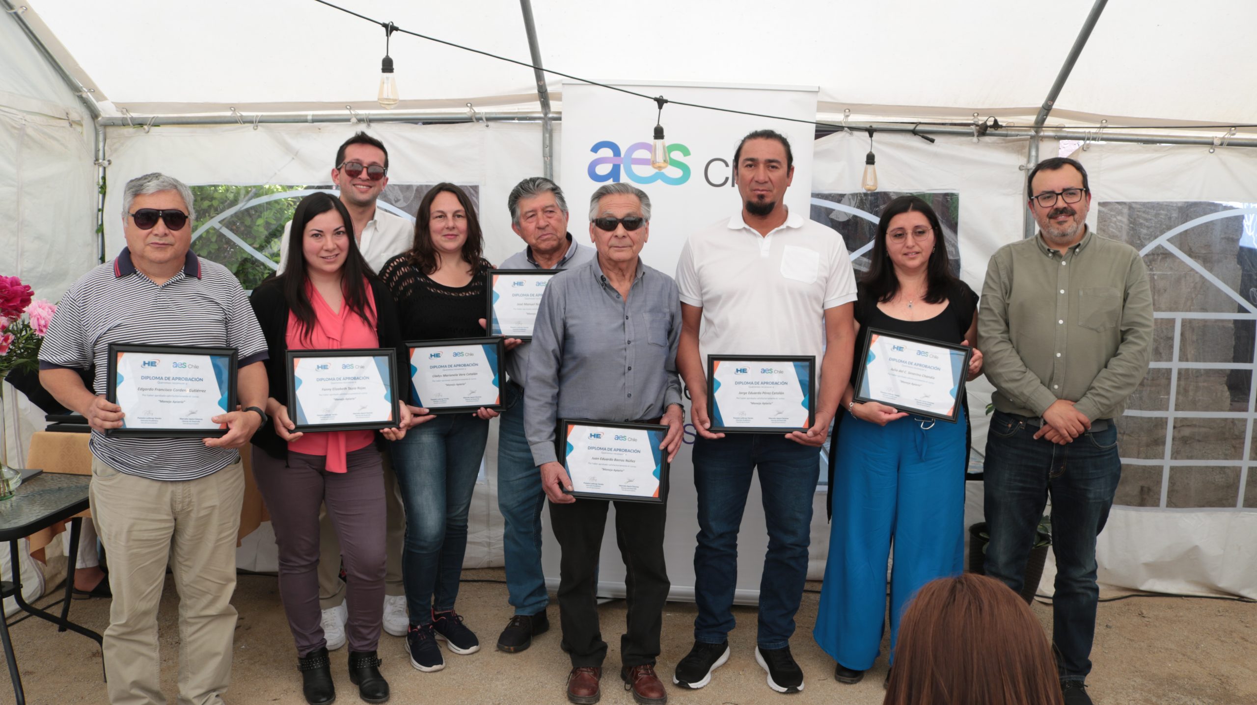 Vecinos de San José de Maipo reciben certificaciones de programas laborales impulsados por AES Chile