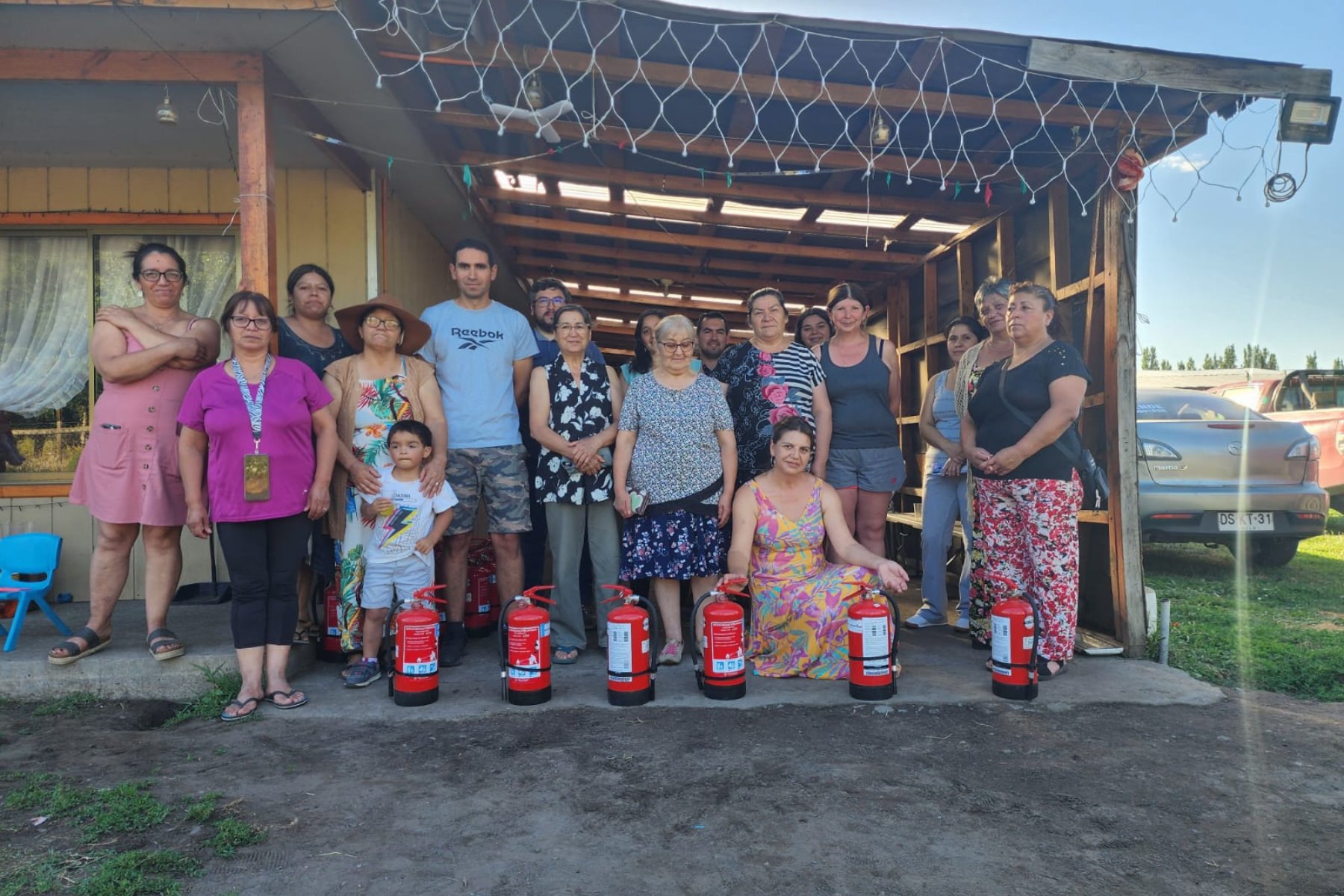 Los Ángeles: Vecinos reciben capacitación y herramientas para prevenir incendios forestales