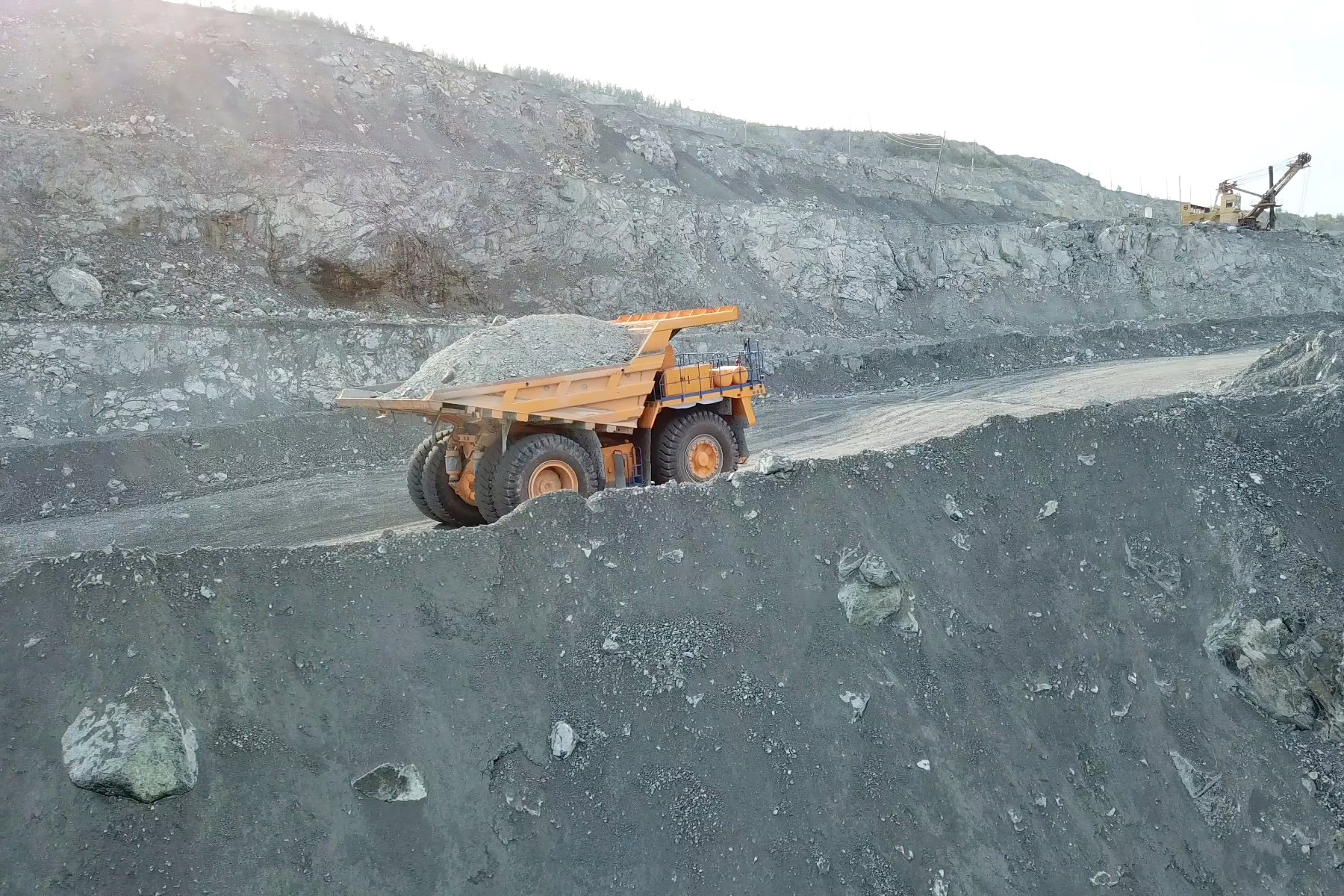 Salfa entrega características de un neumático OTR para optimizar costos en la minería
