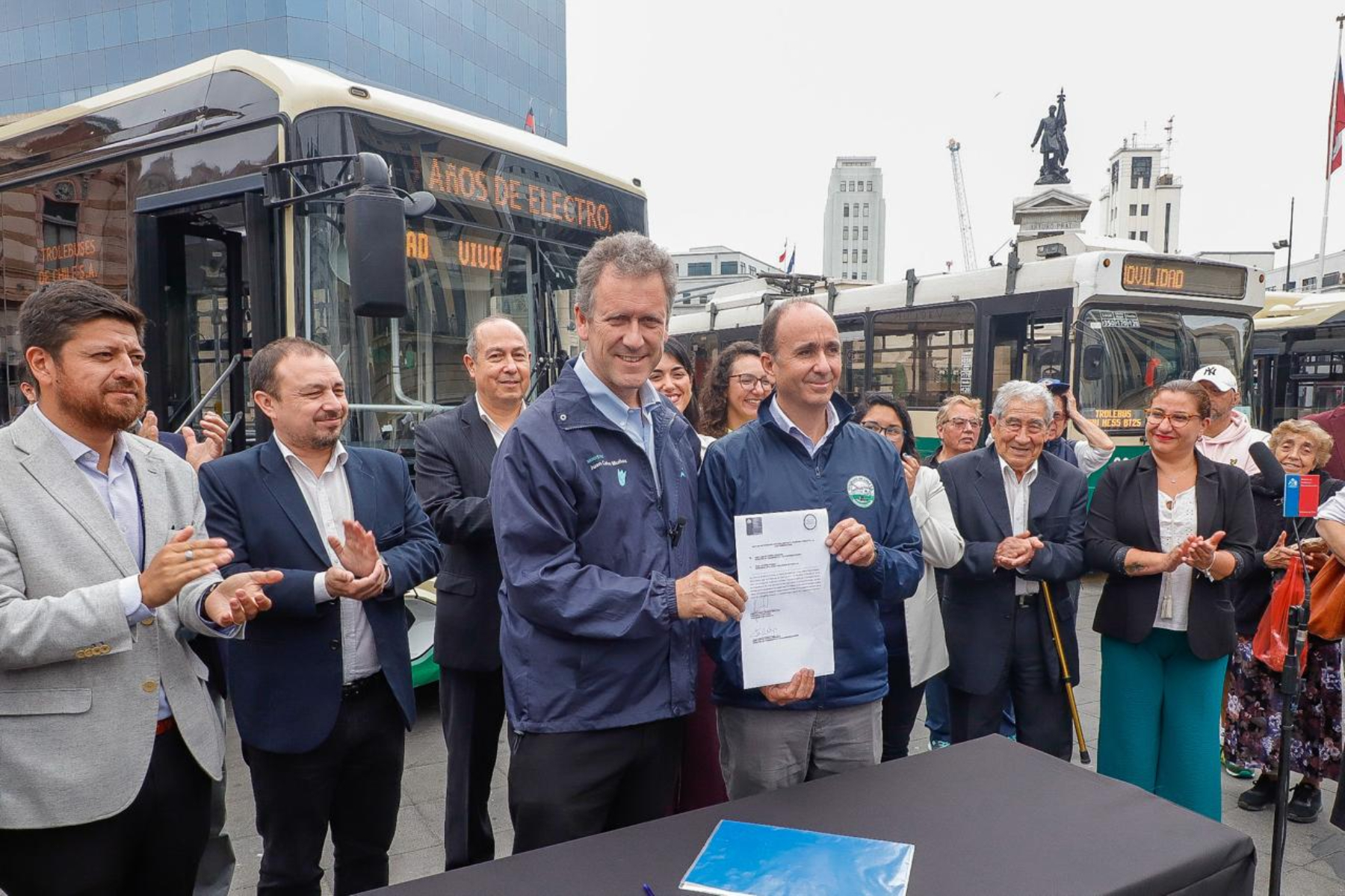MTT firma cronograma para la llegada de buses eléctricos a Valparaíso