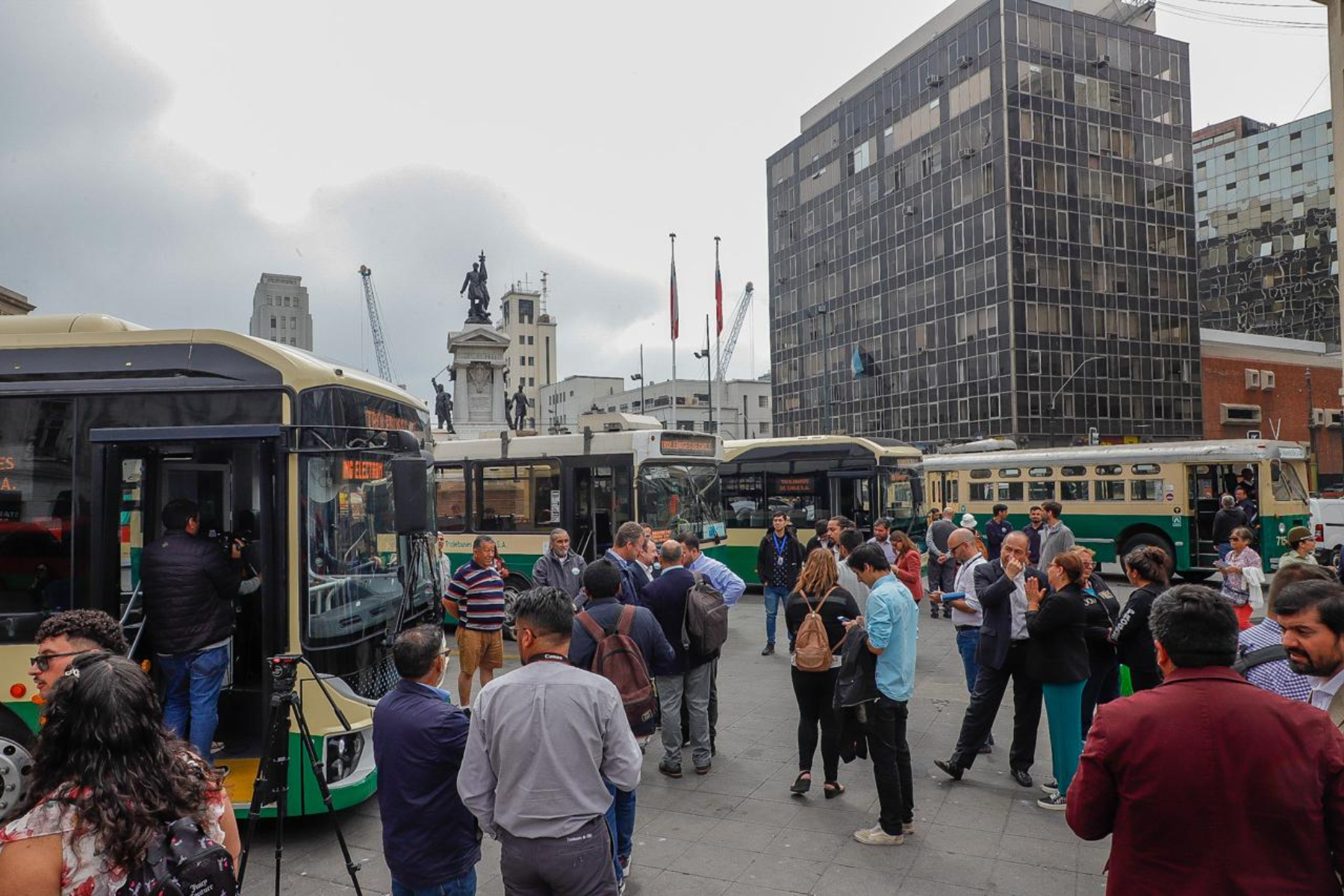 MTT firma cronograma para la llegada de buses eléctricos a Valparaíso