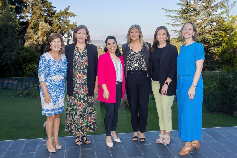 Embajada de Suecia y Volvo Chile se unen para fomentar la inclusión laboral y equidad de las mujeres en el país