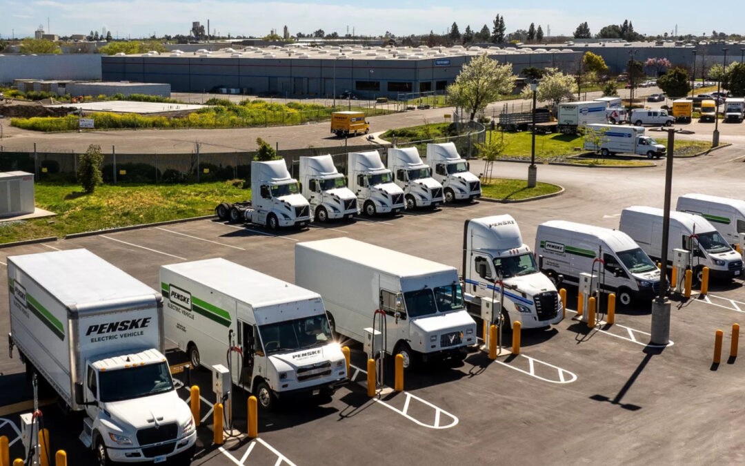 Hitachi Energy y Penske lanzan programa de carga de camiones eléctricos a gran escala