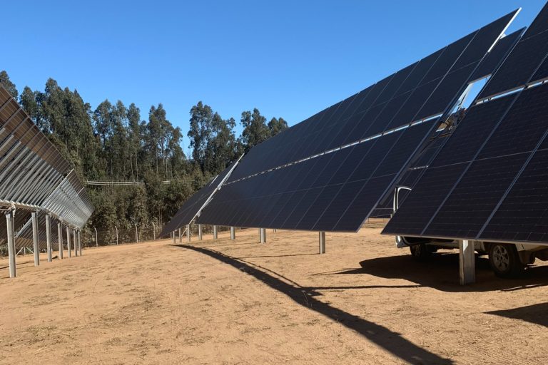 Con 45% de avance: Autoridades visitan construcción de planta fotovoltaica en Valparaíso