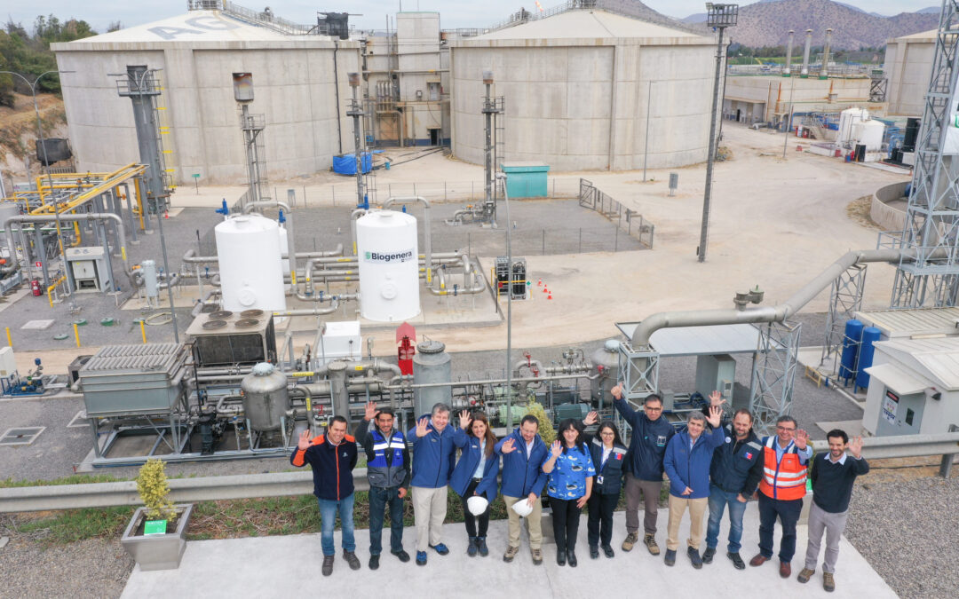 Autoridades visitan planta que transforma las aguas residuales en gas natural renovable