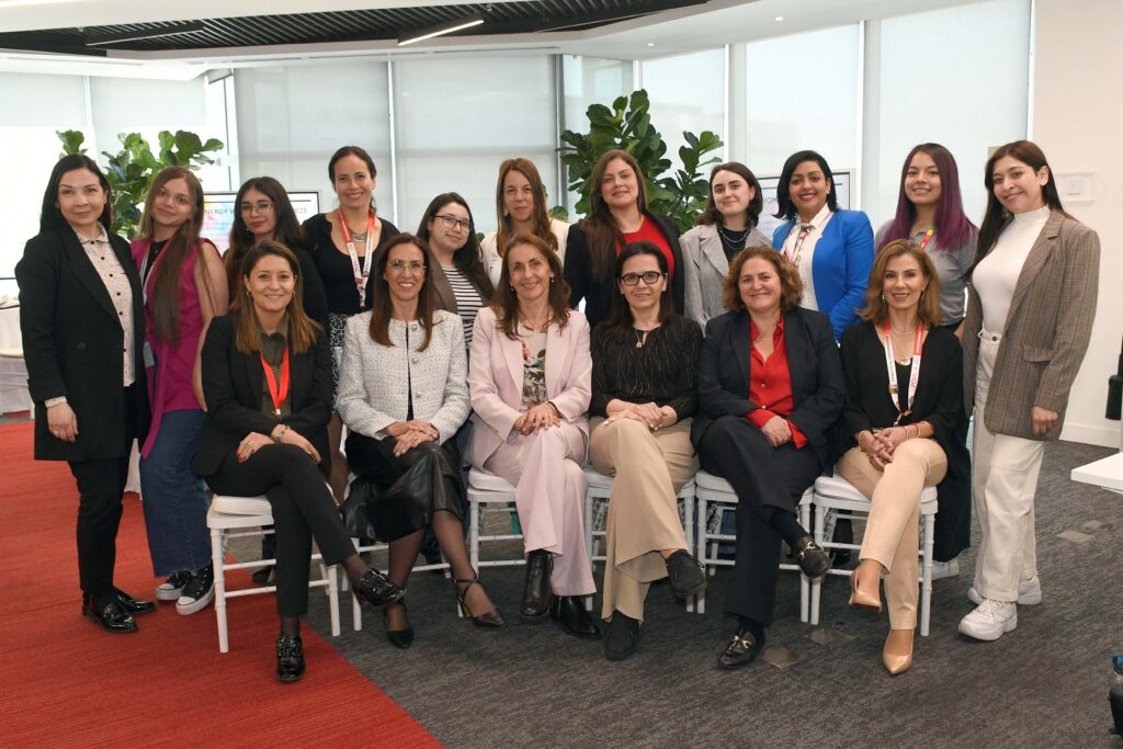 ABB en Chile realiza jornada con mujeres líderes de la industria de la energía