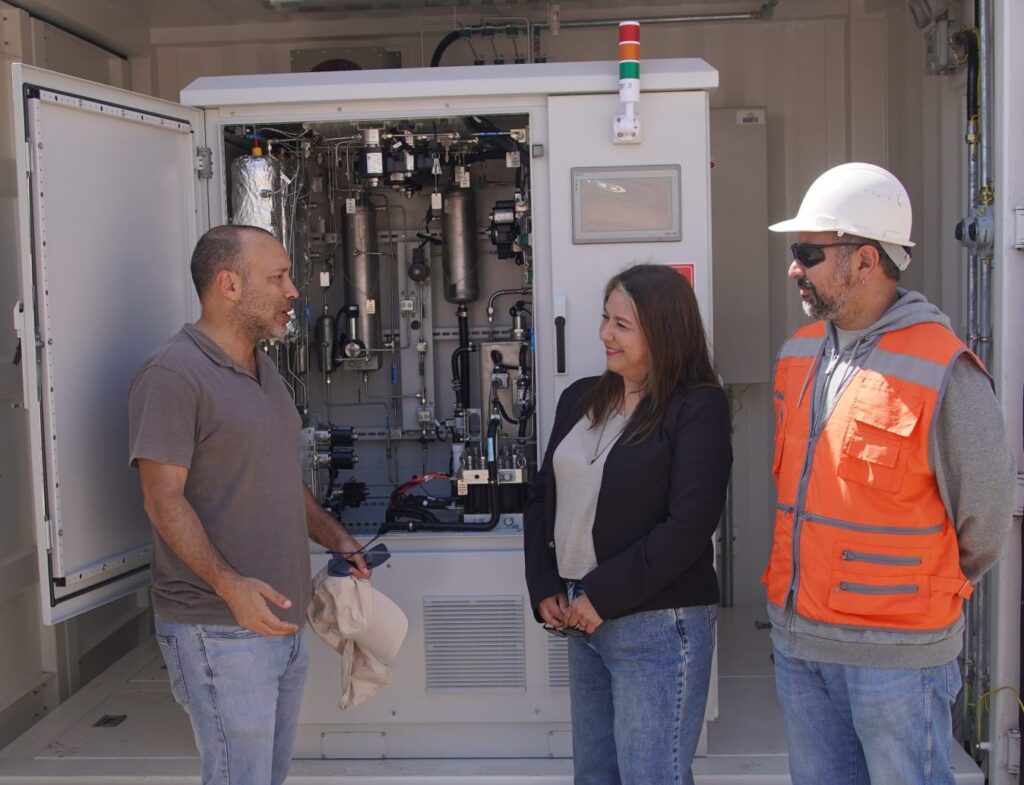 Ministerio de Energía visita CDEA-UA y destaca capacidades para la formación y el desarrollo del hidrógeno verde