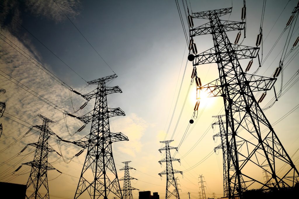 Colbún y Usach desarrollan simulador para proyectar tarifas eléctricas y evaluar cambios regulatorios