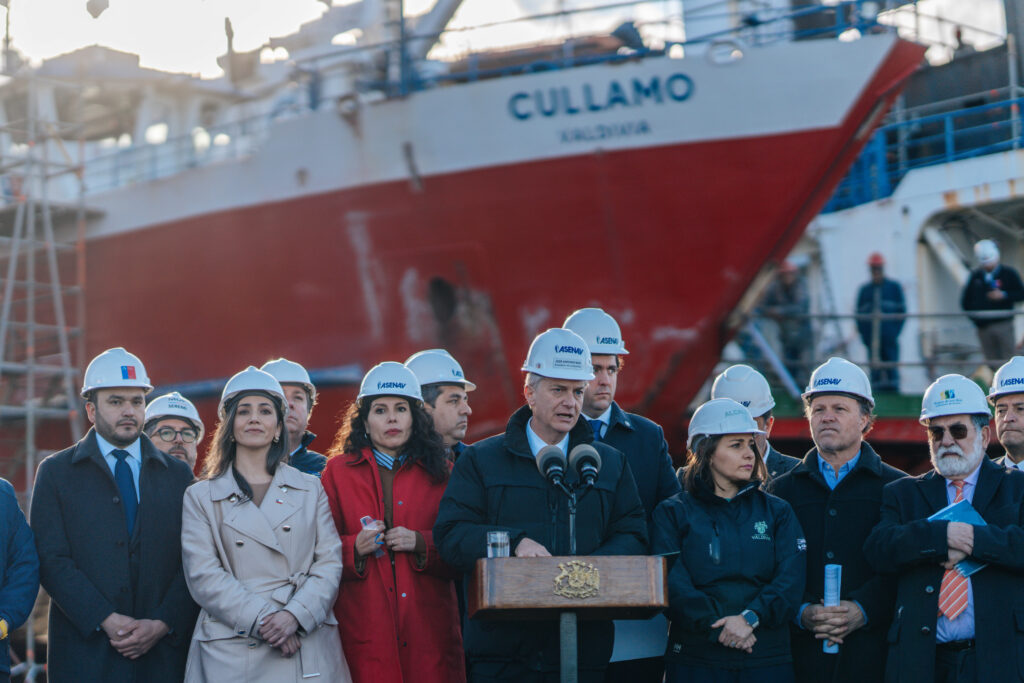 Presidente Kast visita Asenav y conoce avances del primer crucero híbrido-eléctrico de América