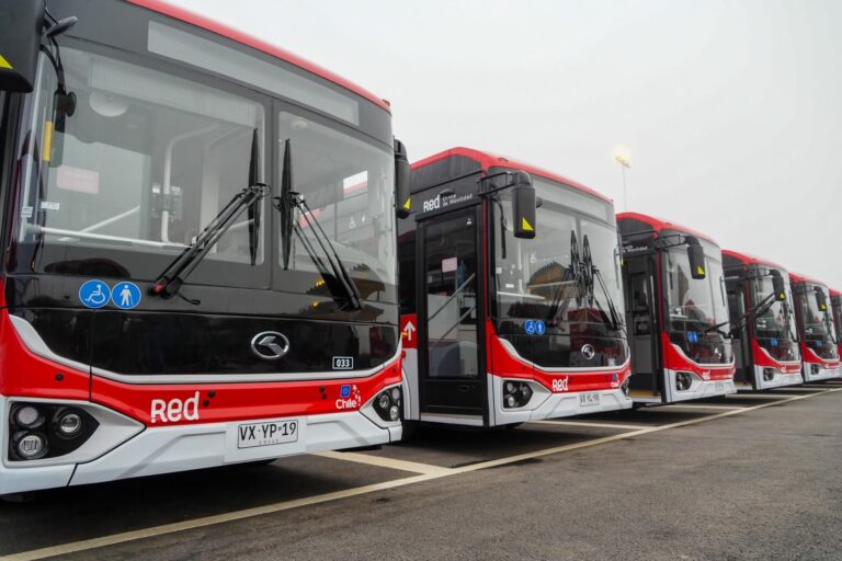 Ovalle inicia operación de 41 buses eléctricos para su transporte público con fuerte presencia de mujeres conductoras