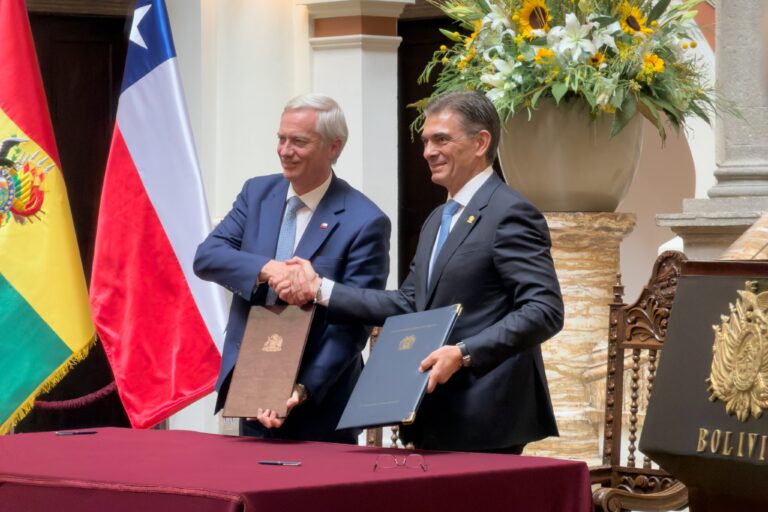 Presidentes Kast y Paz sellan acuerdo para avanzar hacia una integración energética entre Chile y Bolivia