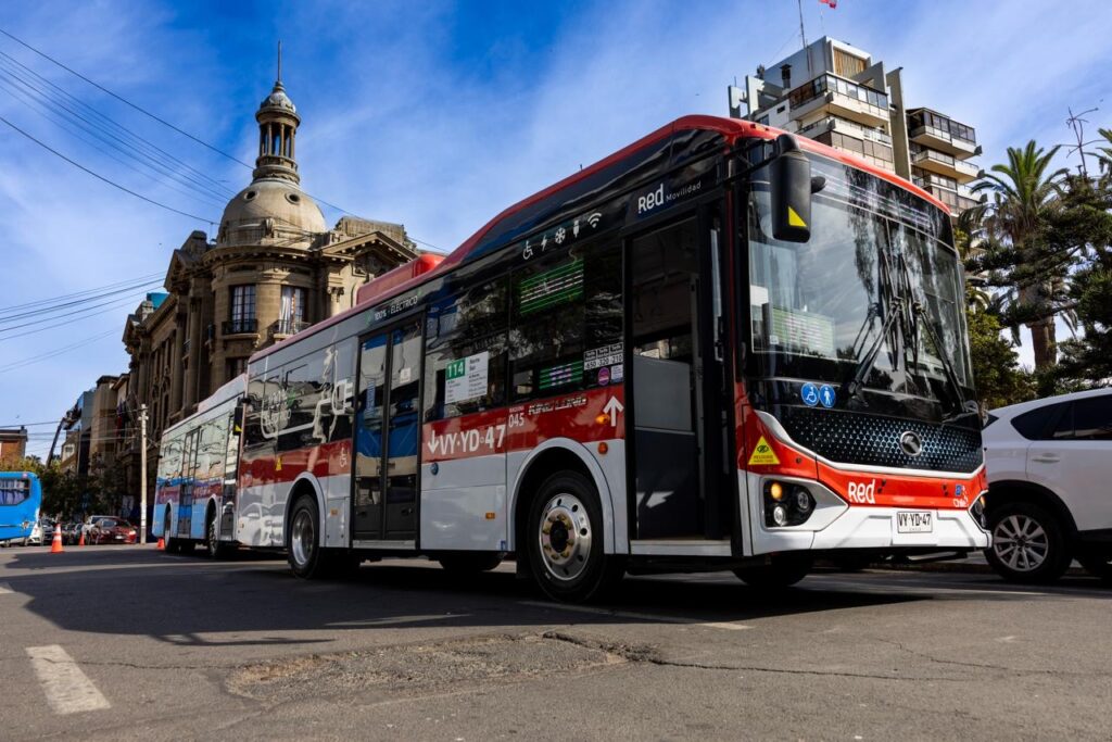 Electromovilidad: GORE de Antofagasta realiza entrega de buses eléctricos para el transporte público
